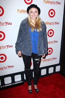 AnnaSophia Robb feet photo thumbnail