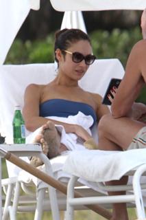 Olga Kurylenko feet photo thumbnail