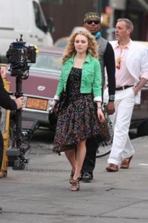 AnnaSophia Robb feet photo thumbnail