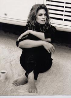 Cindy Crawford feet photo thumbnail