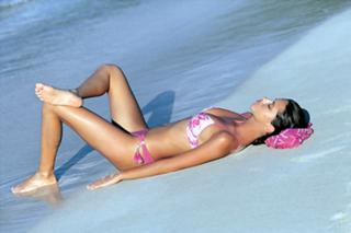 Adriana Lima feet photo thumbnail