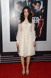 Abigail Spencer feet photo thumbnail