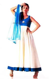 Isha Talwar feet photo 3