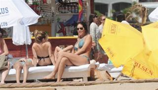 Zaira Nara feet photo thumbnail