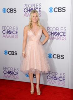 Kaley Cuoco feet photo thumbnail