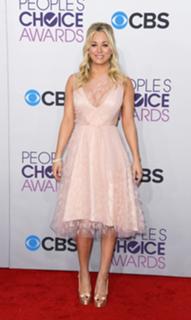 Kaley Cuoco feet photo thumbnail