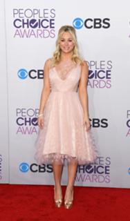 Kaley Cuoco feet photo thumbnail