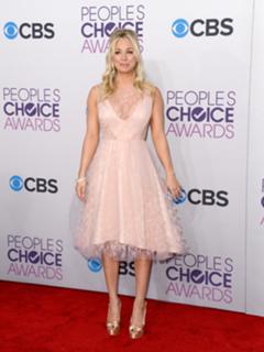 Kaley Cuoco feet photo thumbnail