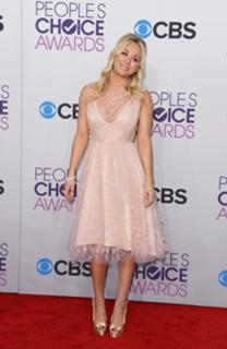 Kaley Cuoco feet photo thumbnail