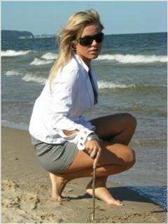 Dorota Rabczewska feet photo thumbnail