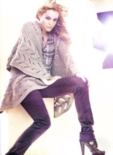 Riley Keough feet photo thumbnail