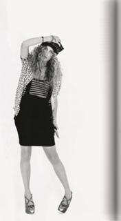 Riley Keough feet photo thumbnail