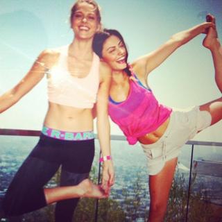 Phoebe Tonkin feet photo thumbnail