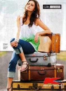 Phoebe Tonkin feet photo thumbnail
