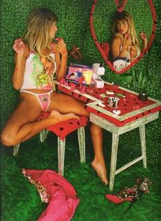 Deborah Secco feet photo thumbnail