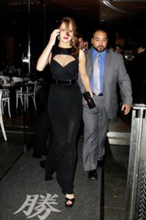 Jennifer Lawrence feet photo thumbnail