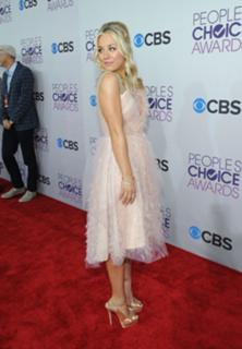 Kaley Cuoco feet photo thumbnail