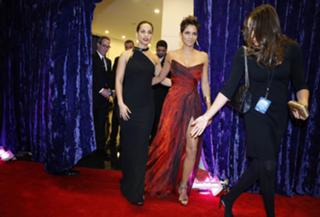 Halle Berry feet photo thumbnail