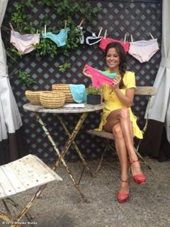 Brooke Burke feet photo thumbnail