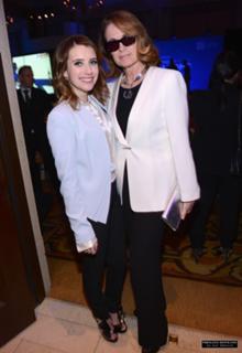Emma Roberts feet photo thumbnail