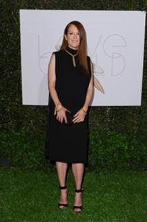 Julianne Moore feet photo thumbnail