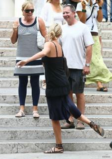 Charlize Theron feet photo thumbnail