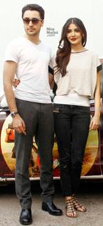 Anushka Sharma feet photo thumbnail