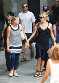 Charlize Theron feet photo thumbnail