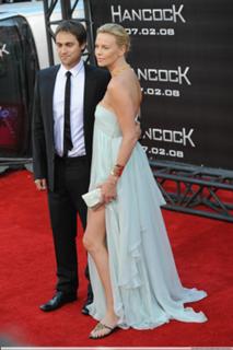 Charlize Theron feet photo thumbnail