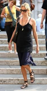 Charlize Theron feet photo thumbnail