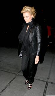 Charlize Theron feet photo thumbnail