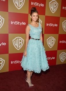 Nina Dobrev feet photo thumbnail