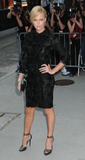 Charlize Theron feet photo thumbnail