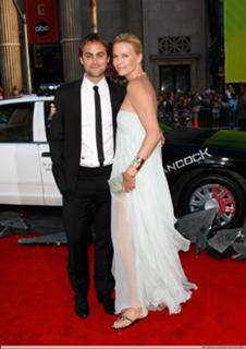 Charlize Theron feet photo thumbnail