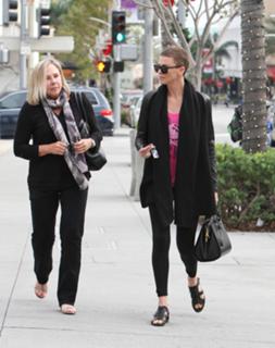 Charlize Theron feet photo thumbnail