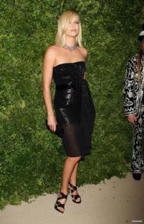 Charlize Theron feet photo thumbnail