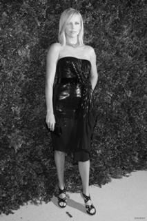 Charlize Theron feet photo thumbnail