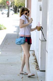 Emma Roberts feet photo thumbnail