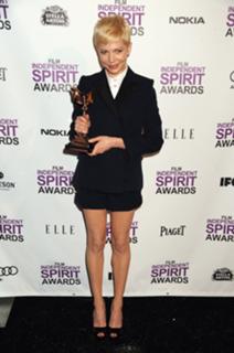 Michelle Williams feet photo thumbnail