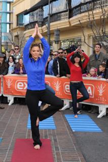 Maria Menounos feet photo thumbnail
