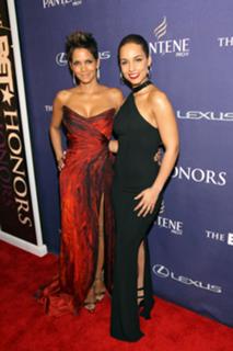 Halle Berry feet photo thumbnail