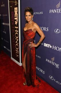 Halle Berry feet photo thumbnail