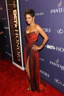 Halle Berry feet photo thumbnail