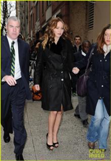 Jennifer Lawrence feet photo thumbnail