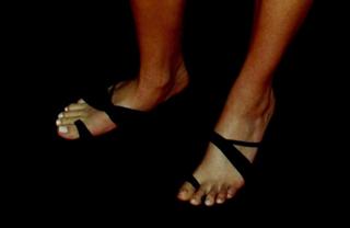 Mandy Moore feet photo thumbnail