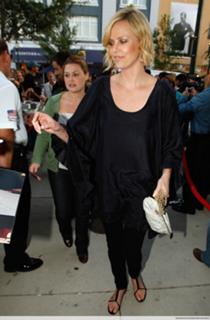 Charlize Theron feet photo thumbnail