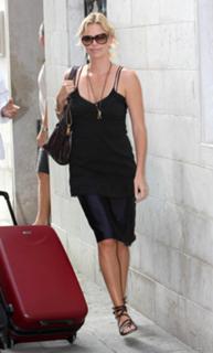 Charlize Theron feet photo thumbnail