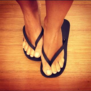 Juliana Paes feet photo thumbnail