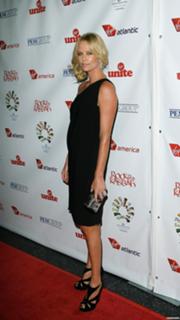 Charlize Theron feet photo thumbnail