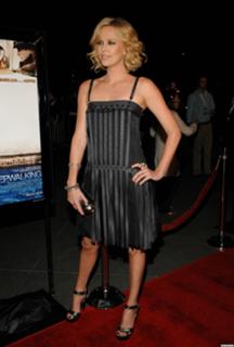 Charlize Theron feet photo thumbnail